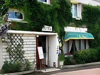 Logis Auberge de la Rose Hotels in der Nähe von Maisons Troglodytes des Forges