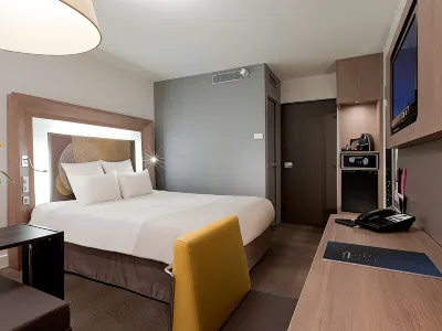 Novotel Paris la Défense Esplanade Hotel dekat INPI