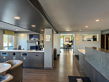 Super 8 by Wyndham Lethbridge