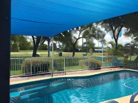 Birch Motel Bowen Previously Known As Bowen Arrow Motel - Pool
