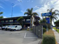 Governor Gipps Motor Inn - Motels