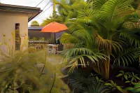Walk to Wilton Drive - Spacious & Quiet Villa #2 HOT TUB!