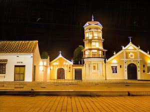 La Casa Amarilla Hotel