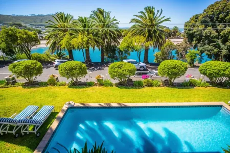 Cape Riviera Guesthouse Отели рядом с достопримечательностью «Devil's Peak»