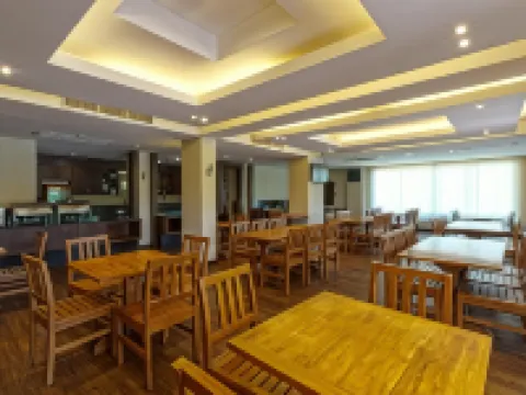 Asia Hotels Group (Poonpetch Chiangmai) Hotel di Chiang Mai