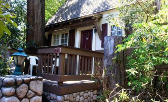Saddleback Inn at Lake Arrowhead