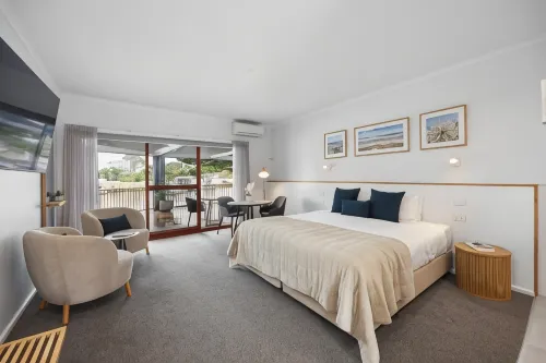 Mariners Cove Waterfront Motel and Apartments Hotels in Paynesville