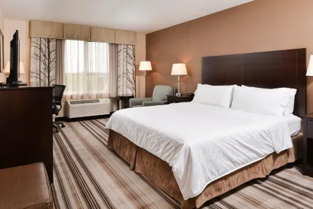 Holiday Inn Express & Suites Emporia Northwest