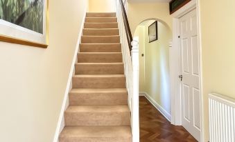 Meadow Rise Guest House - Housity