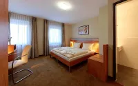 Hotel Gasthof Groß Hotels near Trim-dich-Pfad Dachau