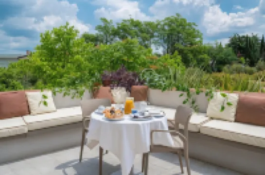 Porta Altinia Suites