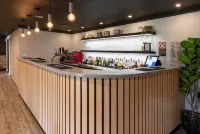 Zig Zag Motel & Apartments - bar