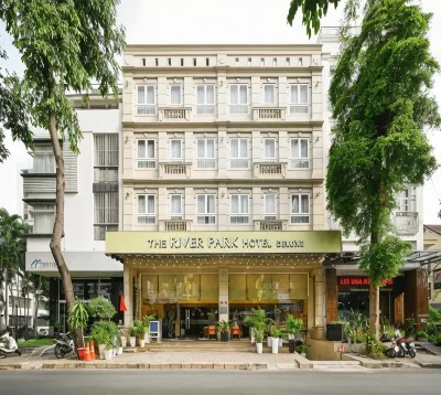 The River Park Hotel Các khách sạn gần Tạp Hoá Hai Cải