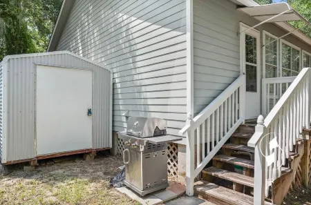 Perfect Retreat - 10 mins to Parris Island + Walk to Coffee Shops & Restaurants Отели рядом с достопримечательностью «Парк Лайв Окс»