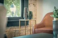 Luxury Suite ~ Above Starbucks ~ Main St View