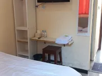 Angler Family Guest House Hotéis em Blitar Regency