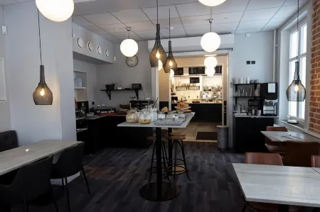 Livin Station Hotel Отели в г. коммуна Эребру