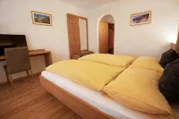 Hotel Königsleiten Vital Alpin Hotel dekat Gerlospaß-Königsleiten-Bergbahnen GmbH