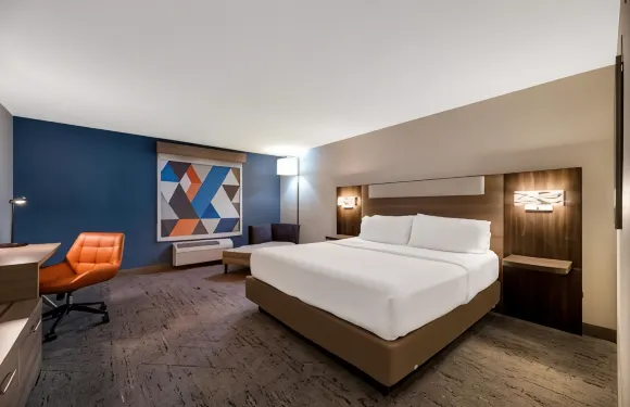 智選假日套房酒店村