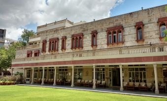 Hotel Arya Niwas