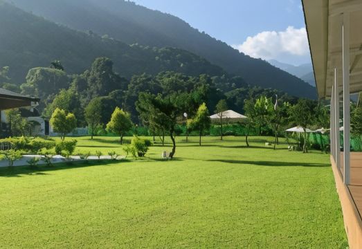 Star & Moon GUEST HOUSE의 넓은 잔디 마당