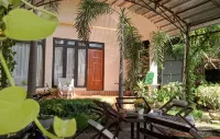 Rezka Roomz Syari'ah Hotel dekat Detulate, Desa Detuara, Kecamatan Lepembusu Kelisoke, Kabupaten Ende, Nusa Tenggara Timur
