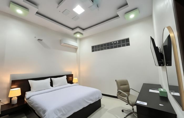 DJ Hotel