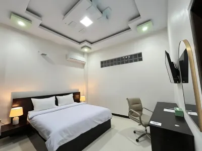 DJ Hotel Hôtels à proximité de : Kompleks Rumah Adat Lambu Bhalano Kota Raha