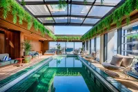 The Rockefeller Hotel by Newmark - Pools