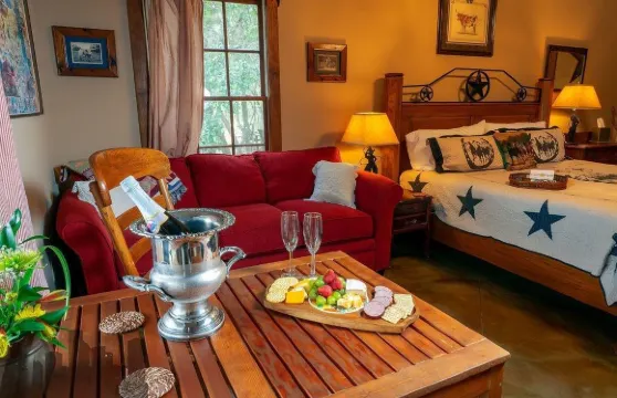 春分客棧峽谷湖