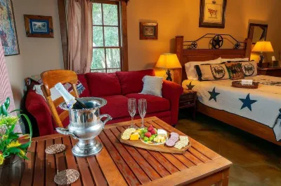 Equinox Inn at Canyon Lake Hotels near Overlook Park