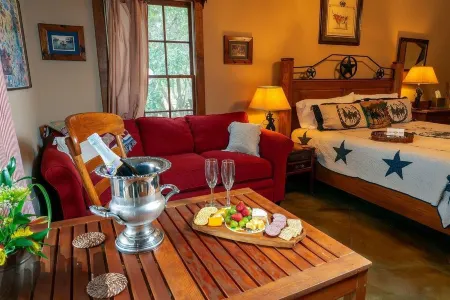 Equinox Inn at Canyon Lake