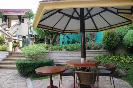 Ronamar Apartelle Отели рядом с достопримечательностью «La VeryOls Mountain View Garden»