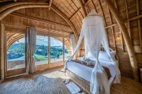 The Dewi Eco Bamboo Villa Hotels near Photoshoot Lakeview