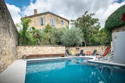 Hostellerie le Castellas Hotels in Remoulins
