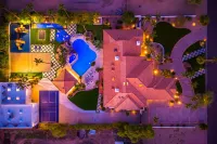 Luxury Oasis with Custom Pool and Sports Courts - Exquisite Palm Paradise