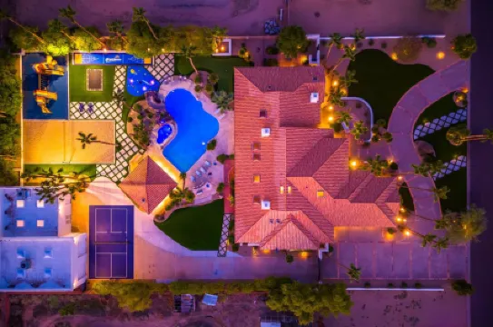 Luxury Oasis with Custom Pool and Sports Courts - Exquisite Palm Paradise