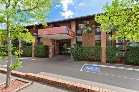 Nightcap at the Ranch Hotel Отели рядом с достопримечательностью «Университет Маккуори»