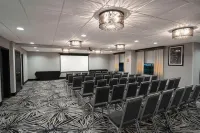 La Quinta Inn & Suites by Wyndham Raleigh Downtown North