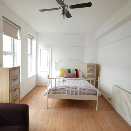 London Edgware Station Apartment Отели в г. Эджвар