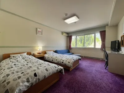 Hotel Sunny Valley Hotel dekat JR Hakuba-oike station