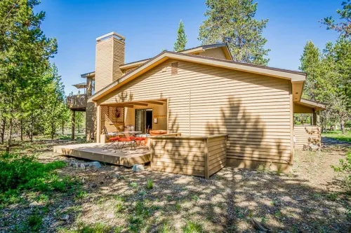 Cozy Sunriver Home w/ AC, Fireplace, HotTub, 8 SHARC Passes, Outdoor Heaven