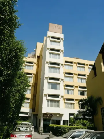 Lemon Tree Hotel, Udyog Vihar, Gurugram Hotels near Accenture DDC5