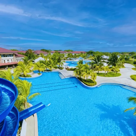 Aquamira Hotel & Resort