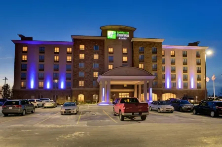 Holiday Inn Express & Suites Waterloo - ST. Jacobs Area