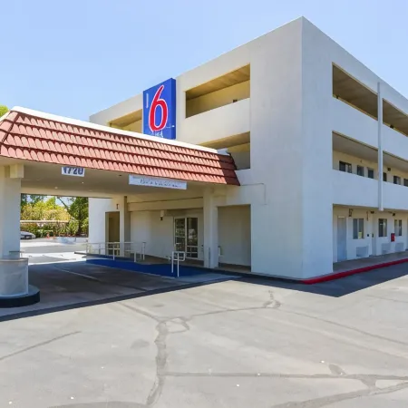 Motel 6 Tempe, AZ – Phoenix Airport – Priest Dr