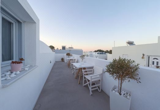 산토리니 피라 거리 풍경 이미지