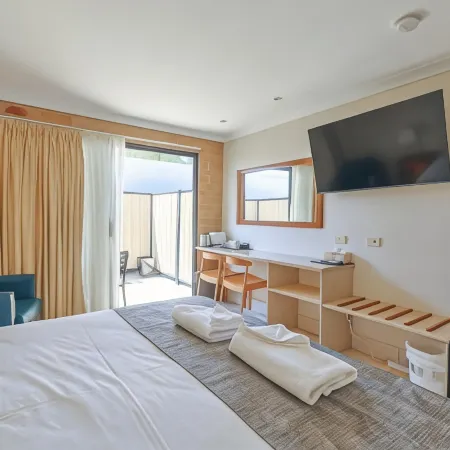 Emerald Central Palms Motel