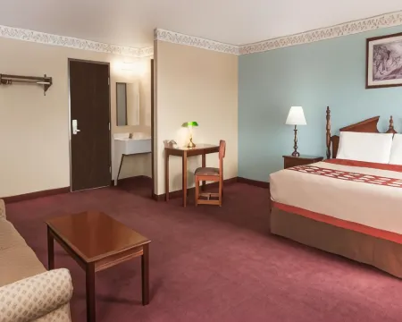 Super 8 by Wyndham Woodstock Hotels in McHenry County