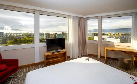 Mövenpick Hotel Geneva Отели рядом с достопримечательностью «Больница Тур»